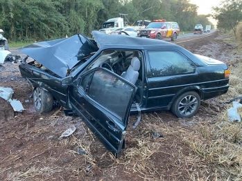 foto de Motorista fica gravemente ferido em colisão frontal na PR-323