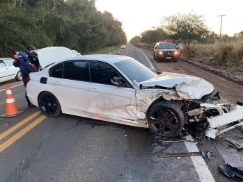 foto de Motorista fica gravemente ferido em colisão frontal na PR-323