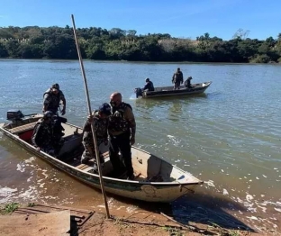 foto de Tragédia - Duas pessoas são encontradas mortas e quatro seguem desaparecidas após naufrágio de embarcação no Rio Ivaí