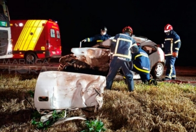 foto de Batida frontal entre carro e carreta mata homem na região