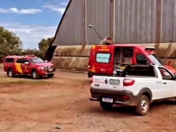 foto de Trabalhador morre e outro é socorrido após serem soterrados por grãos em silo na região