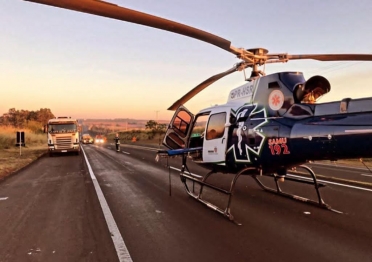 foto de Caminhoneiro sofre grave acidente e fica preso às ferragens na BR-376