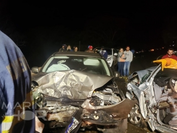 foto de Duas pessoas morrem em acidente envolvendo três veículos em rodovia da região