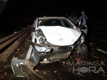 foto de Carro invade contramão, bate de frente em outro veículo na BR-376