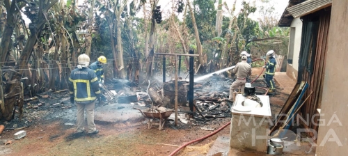 foto de Casa é totalmente destruída pelo fogo em Sarandi