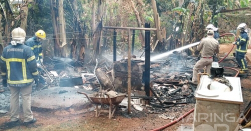 Casa é totalmente destruída pelo fogo em Sarandi