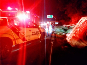 foto de Grave acidente entre carreta e carros deixa três mortos no Norte do Paraná