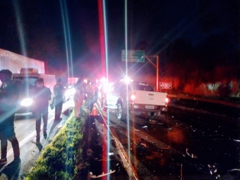 foto de Grave acidente entre carreta e carros deixa três mortos no Norte do Paraná