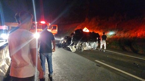 foto de Grave acidente entre carreta e carros deixa três mortos no Norte do Paraná