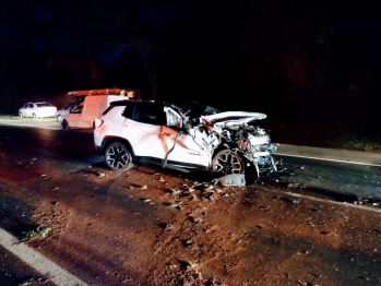 foto de Grave acidente entre carreta e carros deixa três mortos no Norte do Paraná