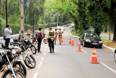 foto de Blitz em parceria da Prefeitura e Polícia Militar apreende cinco motocicletas, em Maringá