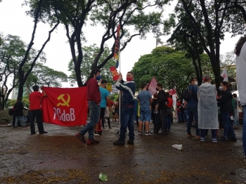 foto de Um dia após a vinda do presidente Bolsonaro manifestação é realizada contra o governo em Maringá