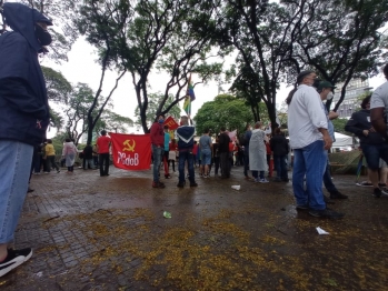 foto de Um dia após a vinda do presidente Bolsonaro manifestação é realizada contra o governo em Maringá