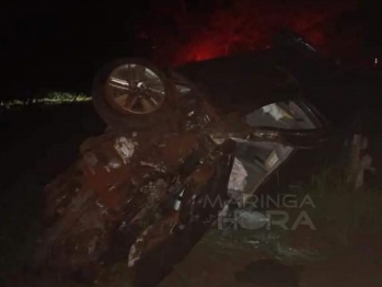 foto de Carro bate em barranco, capota várias vezes e motorista morre na região