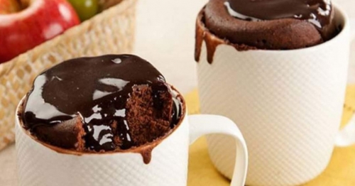 DICA DO DIA - Aprenda a fazer um bolo de caneca de chocolate com calda delicioso