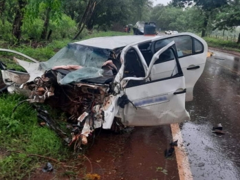 foto de Colisão violenta entre carro e carreta, termina em uma morte e deixa vários feridos na região