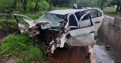 Colisão violenta entre carro e carreta, termina em uma morte e deixa vários feridos na região