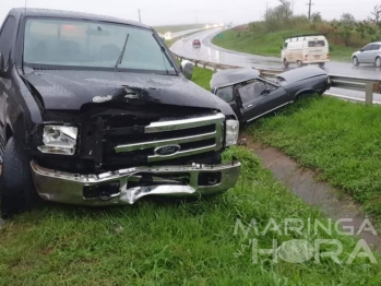 foto de Colisão entre carro e caminhonete deixa um morto na BR-376