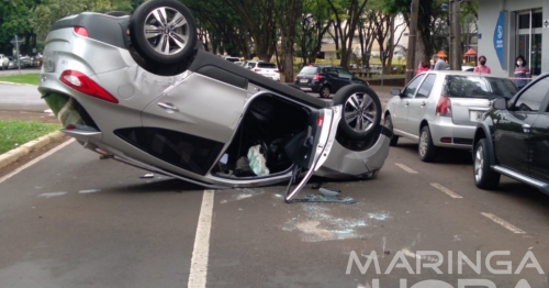 Capotamento de veículo na Avenida Luiz Teixeira Mendes em Maringá