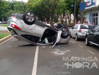 foto de Capotamento de veículo na Avenida Luiz Teixeira Mendes em Maringá