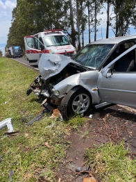 foto de Colisão frontal envolvendo dois veículos na PR-317, deixa duas pessoas feridas na região