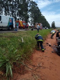 foto de Colisão frontal envolvendo dois veículos na PR-317, deixa duas pessoas feridas na região