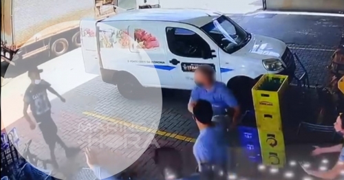 Assalto em supermercado termina com homem esfaqueado em Maringá