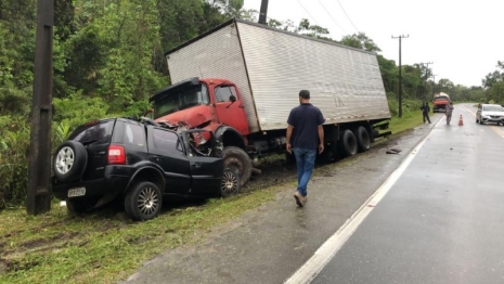 foto de Quatro pessoas morrem em trágico acidente envolvendo veículo com placas de Maringá 