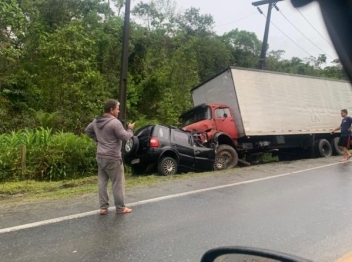 foto de Quatro pessoas morrem em trágico acidente envolvendo veículo com placas de Maringá 