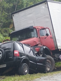 foto de Quatro pessoas morrem em trágico acidente envolvendo veículo com placas de Maringá 