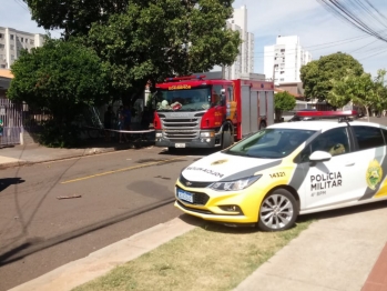 foto de Mulher fica ferida colisão seguida de tombamento de veículo em Maringá