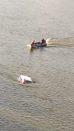 foto de Mulher fica ferida ao cair com veículo dentro do Rio Ivaí 