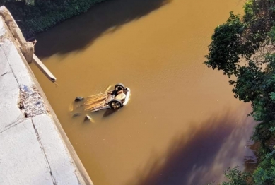 foto de Moça de 27 anos, morre ao cair com veículo de ponte na região