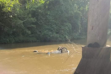 foto de Moça de 27 anos, morre ao cair com veículo de ponte na região