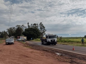 foto de Motorista morre após bater de frente com caminhão na região