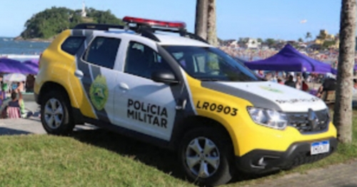 Casal é preso após deixar, bebê trancado e abandonado em carro para aproveitar a praia no Paraná