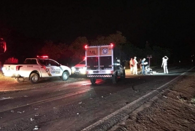 foto de Pai e filho vendo acidente são atropelados em rodovia e acabam morrendo no Paraná