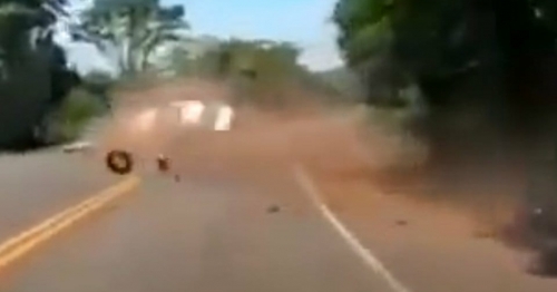 Durante perseguição carro lotado de maconha acaba se envolvendo em acidente no norte do Paraná