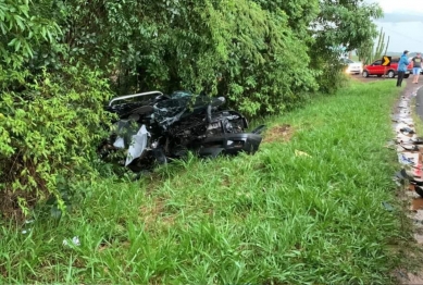 foto de Dois jovens morrem e homem fica gravemente ferido em trágico acidente em rodovia do Paraná