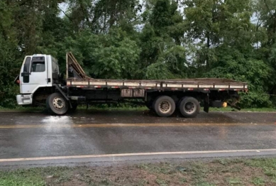 foto de Dois jovens morrem e homem fica gravemente ferido em trágico acidente em rodovia do Paraná