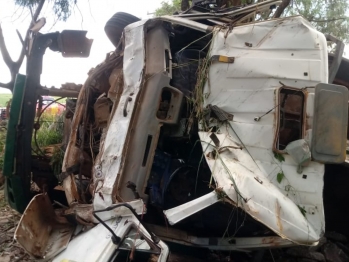 foto de Acidente violento envolvendo caminhão mata homem e deixa outra pessoa gravemente ferida na zona rural de Maringá