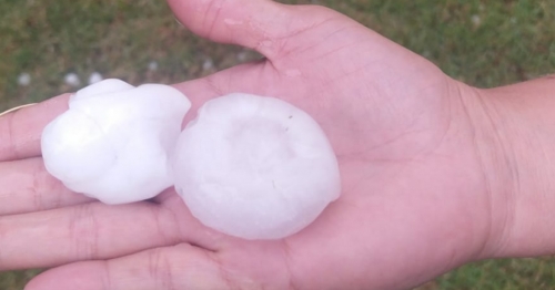 Forte chuva com vento e granizo atinge a região de Maringá e causa estragos