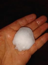 foto de Forte chuva com vento e granizo atinge a região de Maringá e causa estragos