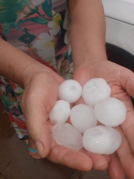 foto de Forte chuva com vento e granizo atinge a região de Maringá e causa estragos