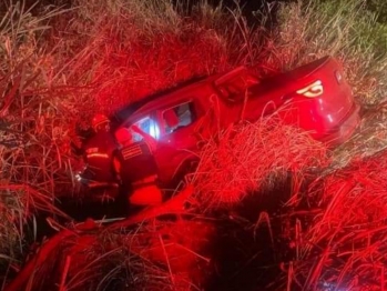 foto de Veículo capota e comerciante acaba morrendo em rodovia paranaense