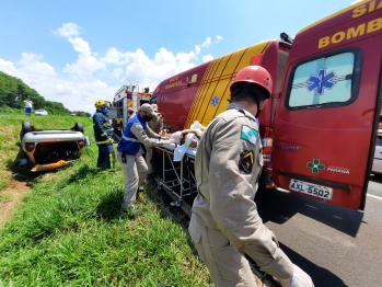 foto de Capotamento de carro na BR-376 termina com mulher ferida nas proximidades de Maringá