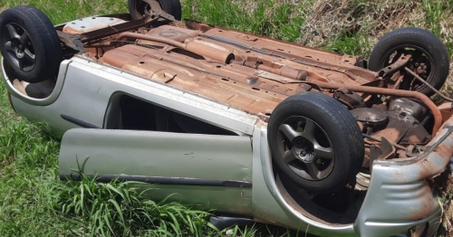 Capotamento de carro na BR-376 termina com mulher ferida nas proximidades de Maringá