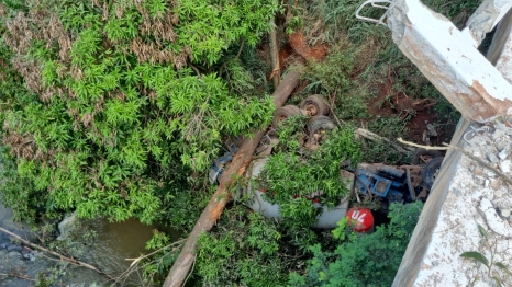 foto de Homem cai com caminhão de ponte e morre no norte do Paraná