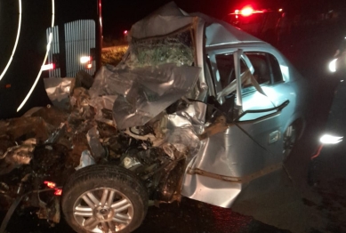 foto de Uma criança além de três adultos morreram na colisão frontal entre carro e ônibus próximo a Colorado