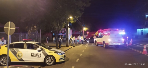 foto de Motociclista vai parar em cima de teto de carro após colisão violenta em Maringá